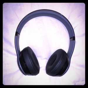 Solo 2 wireless beats by dre 🎧 SEND OFFERS 🎧